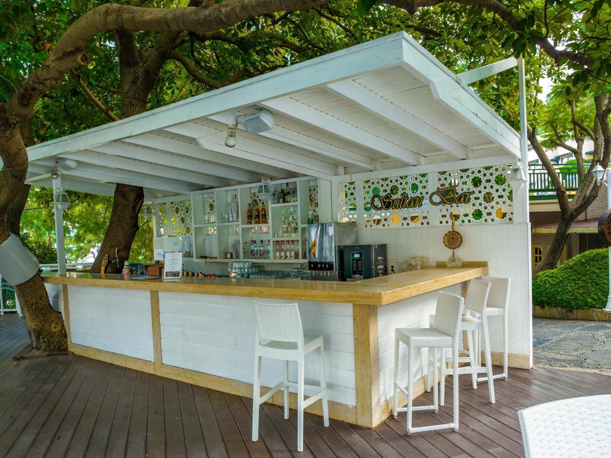 Labranda Mares Marmaris Hotel Exterior foto The bar at the pool