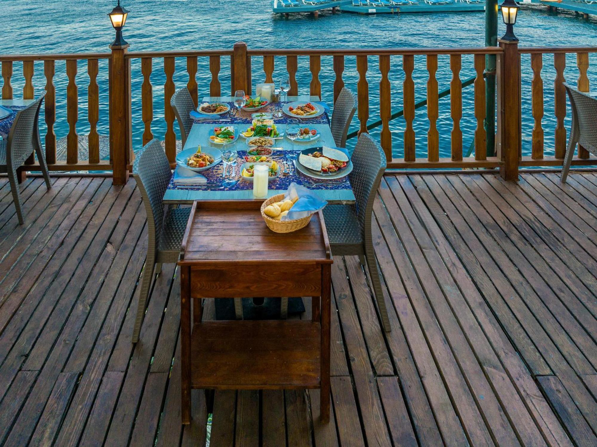 Labranda Mares Marmaris Hotel Exterior foto The Deck