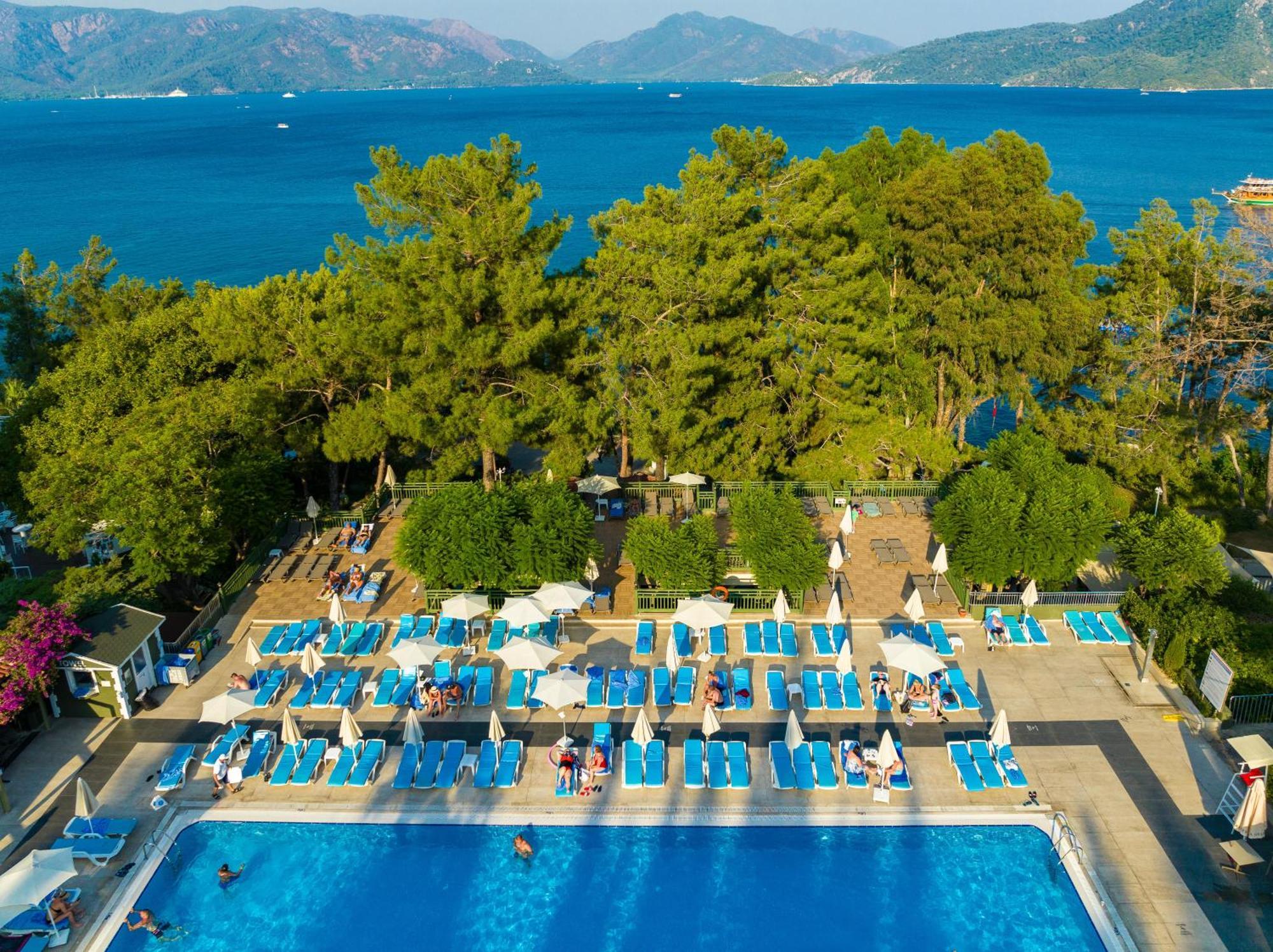 Labranda Mares Marmaris Hotel Exterior foto A pool at a resort in Turkey