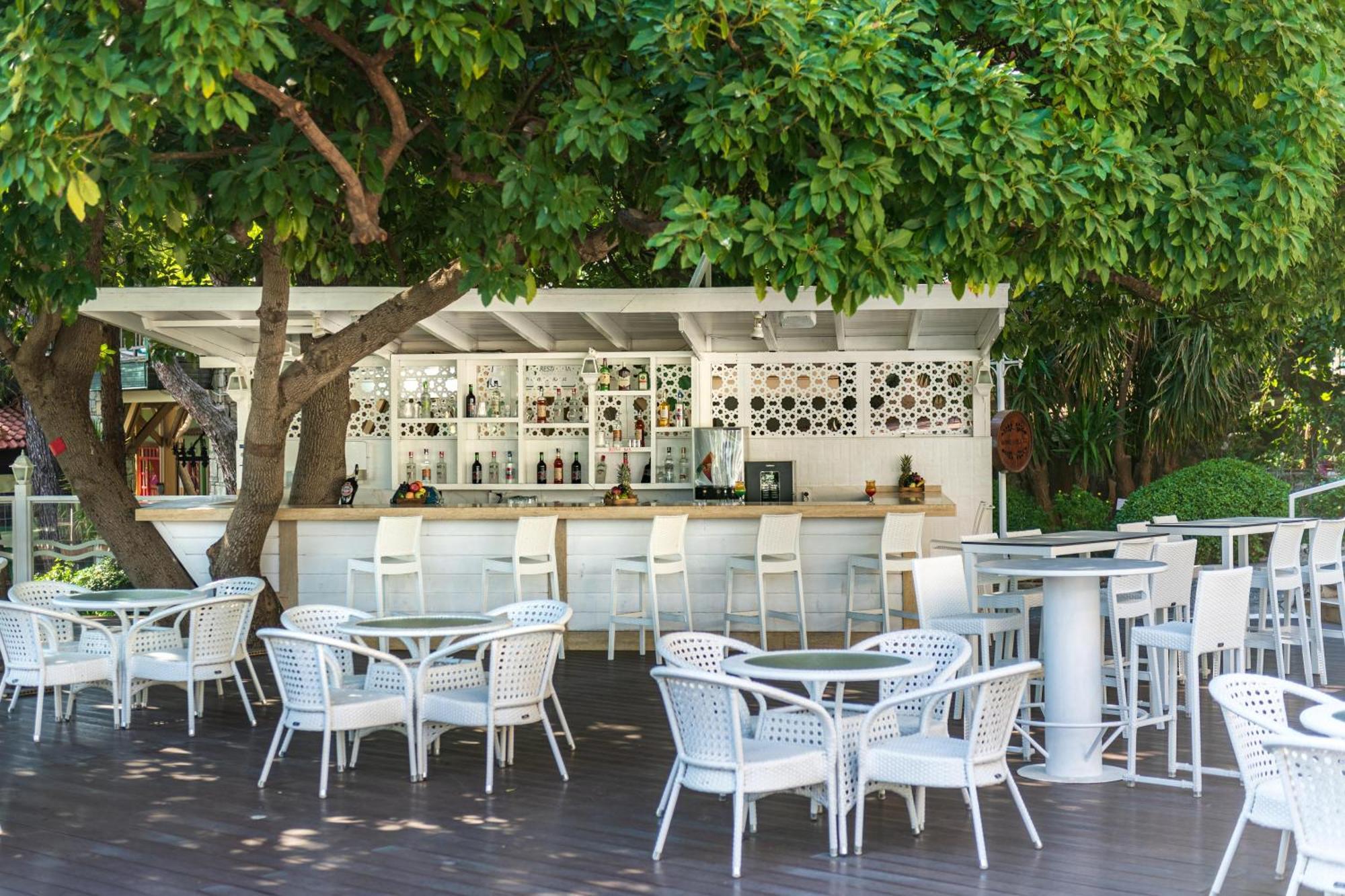 Labranda Mares Marmaris Hotel Exterior foto The bar at the Athens Conservatory