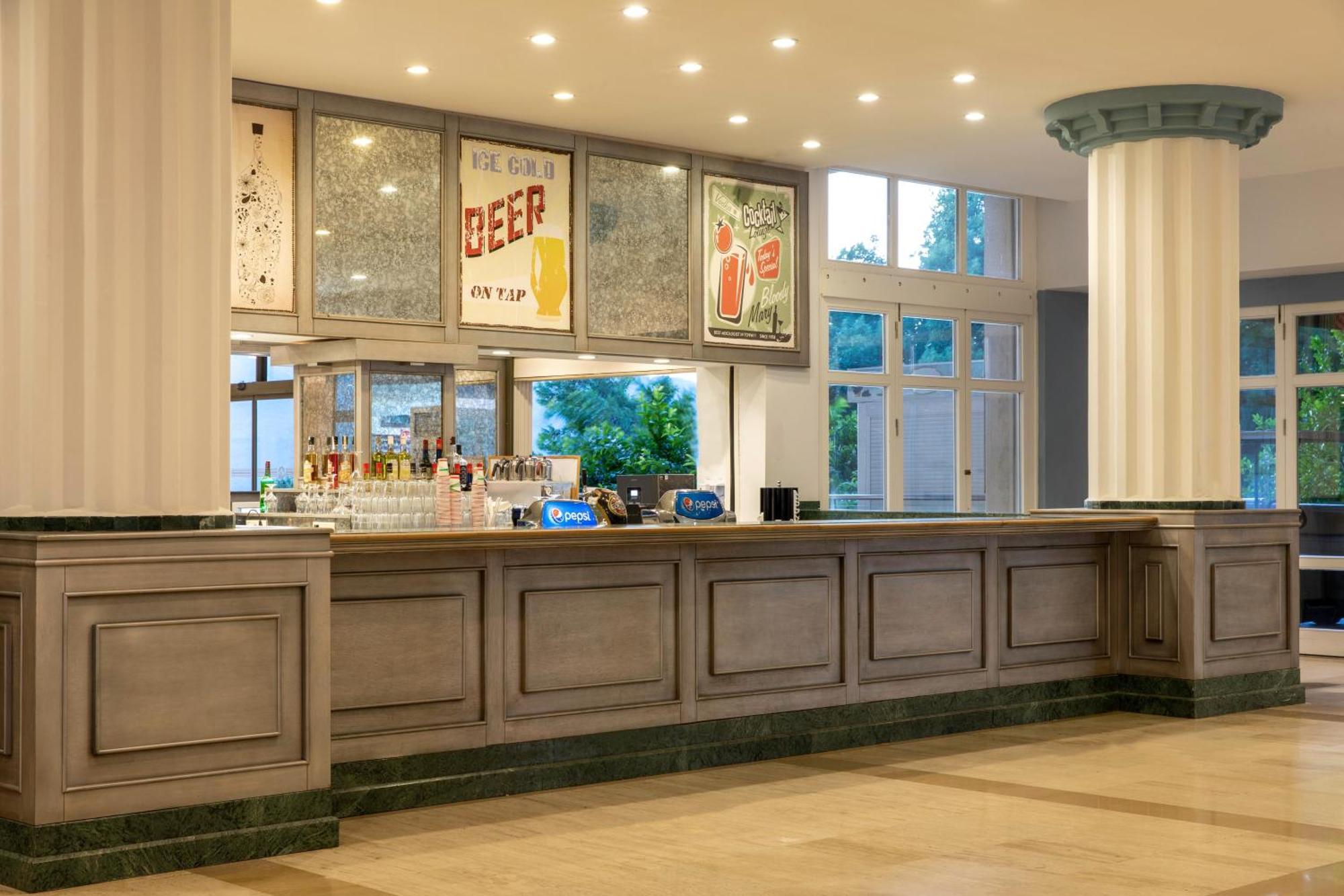 Labranda Mares Marmaris Hotel Exterior foto The bar at the hotel