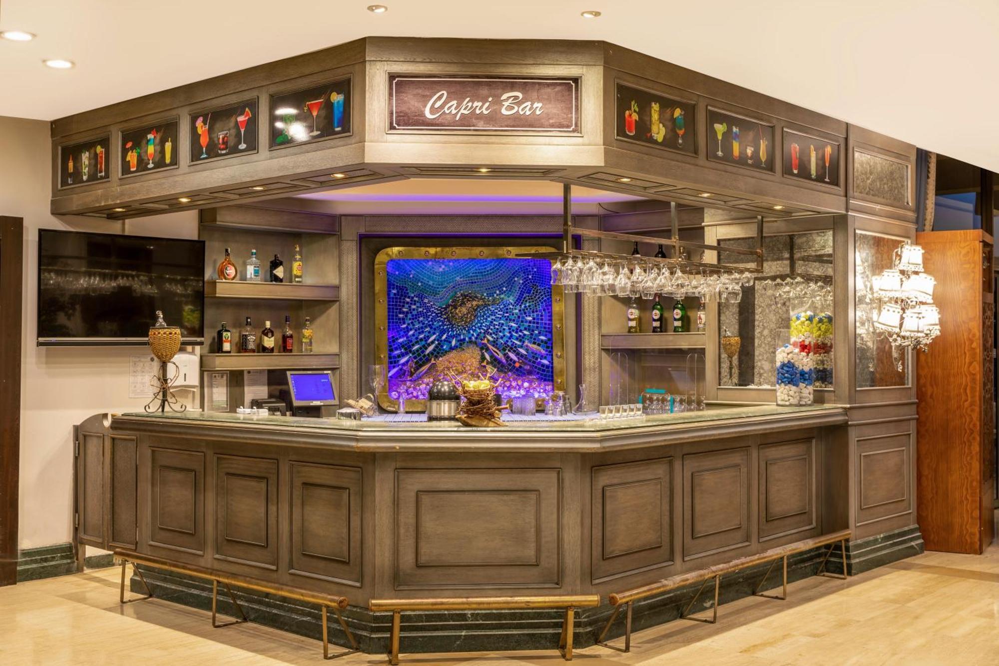 Labranda Mares Marmaris Hotel Exterior foto A bar in a hotel