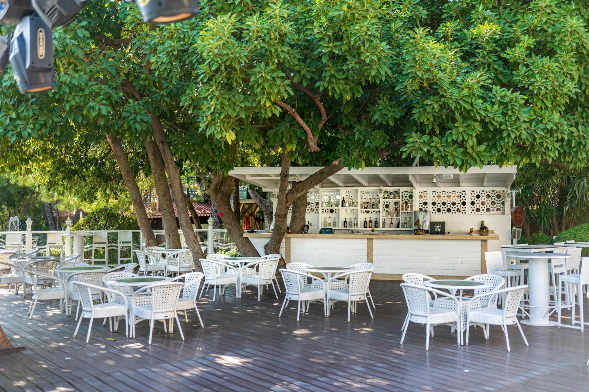 Labranda Mares Marmaris Hotel Exterior foto The bar at the top of the observation tower