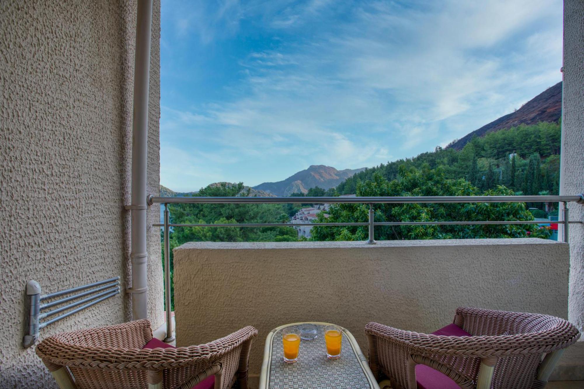 Labranda Mares Marmaris Hotel Exterior foto View from the balcony of a hotel room