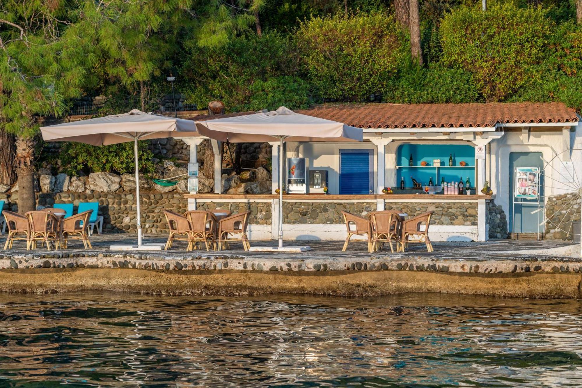 Labranda Mares Marmaris Hotel Exterior foto A beach bar in Greece